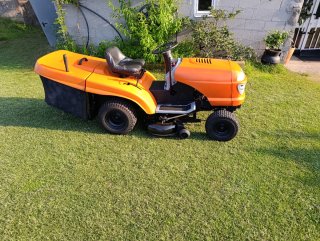 Tractor cortacésped Husqvarna naranja