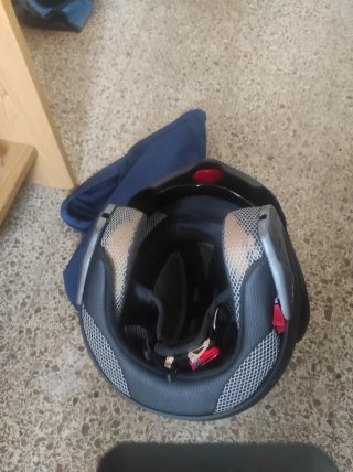 Casco de moto Airoh negro