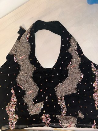 Top halter negro con lentejuelas
