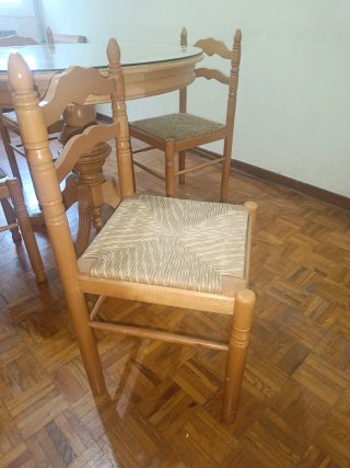 Tavolo rotondo da pranzo e 4 sedie
