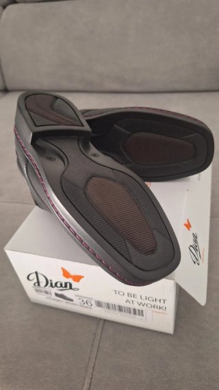 Zapatos Dian Talla 36 Negros con Detalles Rosas