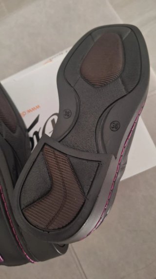 Zapatos Dian Talla 36 Negros con Detalles Rosas