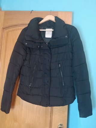 Chaquetón negro acolchado