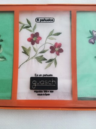 Juego 3 pañuelos bordados Guasch