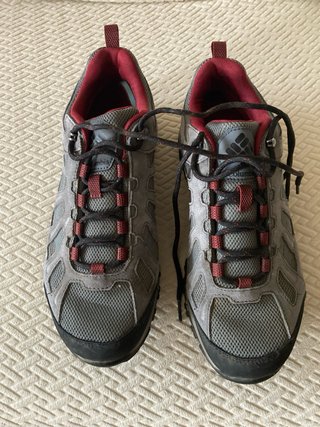 Zapatillas senderismo Columbia grises y rojas