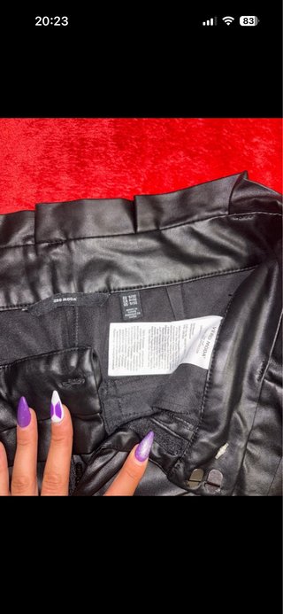 Pantalón largo efecto piel negro