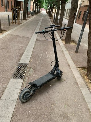 Patinete eléctrico negro