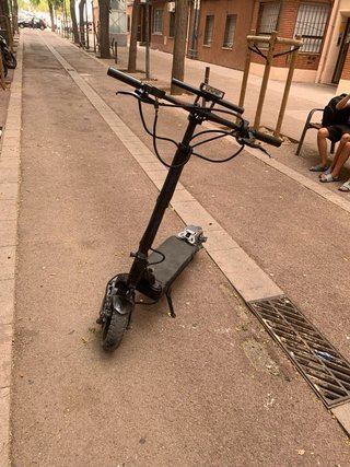 Patinete eléctrico negro
