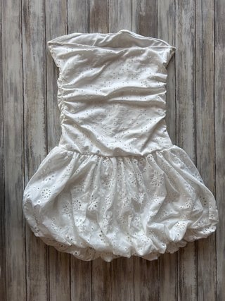 Vestido blanco strapless con bordados talla S