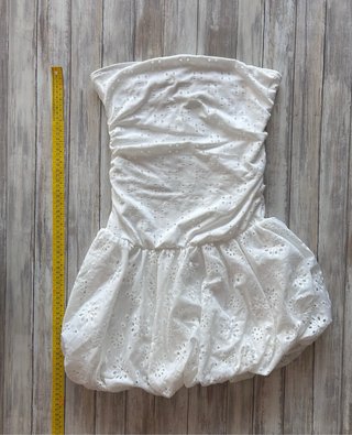 Vestido blanco strapless con bordados talla S
