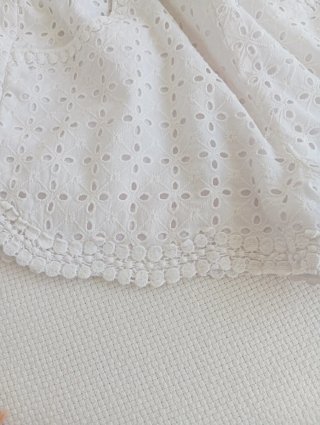 Pantalón corto blanco calado