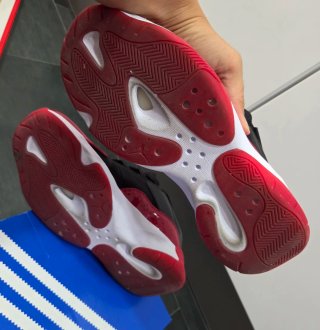 Zapatillas Jordan 11 Confort Negro Rojo talla 42.5