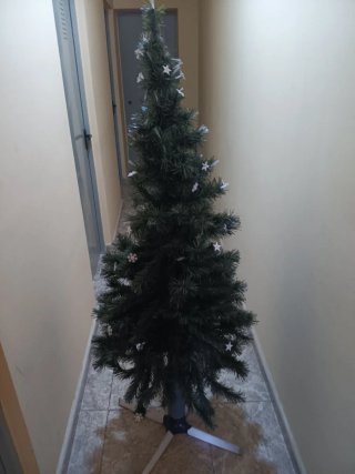Árbol de Navidad con base metálica