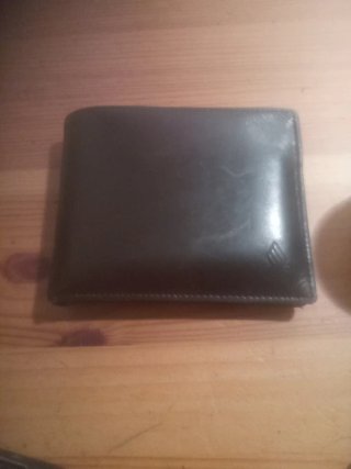 Cartera de piel negra