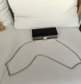 Bolso de mano negro John Lewis con pedrería
