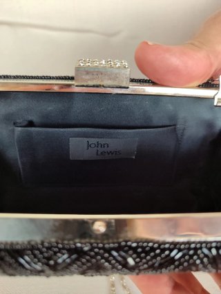 Bolso de mano negro John Lewis con pedrería