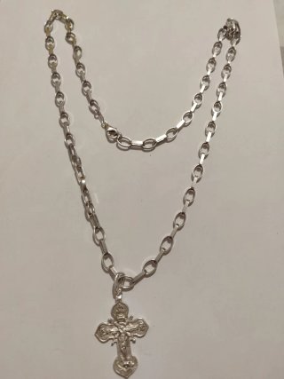 Cadena de plata con colgante de cruz