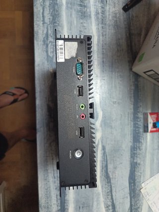 PC Industrial Fanless i5. Con pantalla tactil