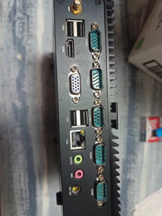 PC Industrial Fanless i5. Con pantalla tactil