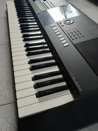 Teclado Yamaha PSR E423