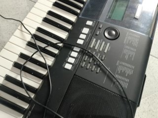 Teclado Yamaha PSR E423