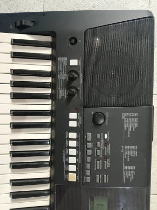 Teclado Yamaha PSR E423