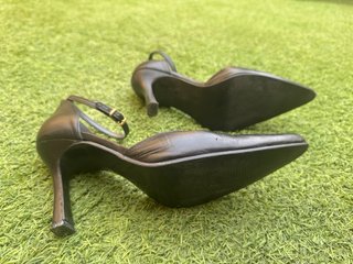 Zapatos de salón Cheli negros