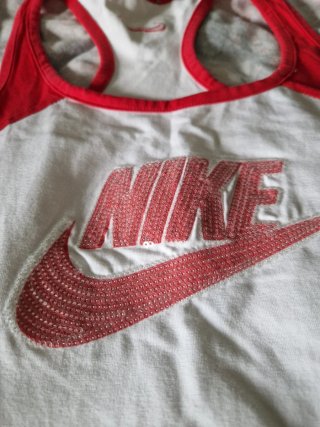 Camiseta tirantes Nike blanca y roja