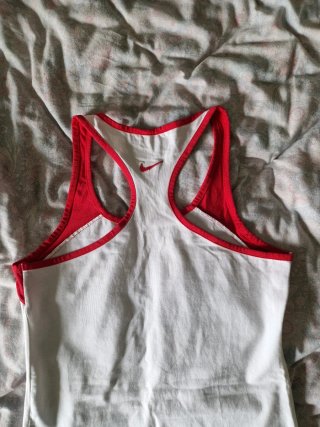 Camiseta tirantes Nike blanca y roja