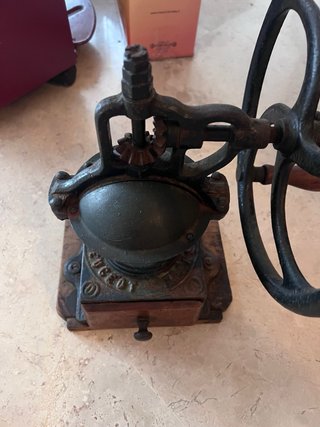 Molinillo de café Peugeot antiguo