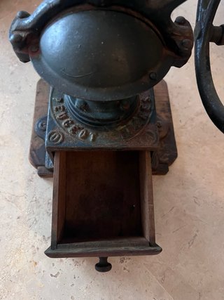 Molinillo de café Peugeot antiguo