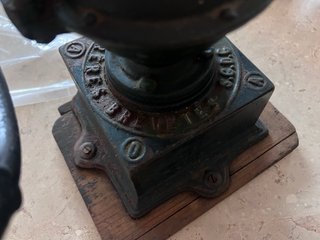 Molinillo de café Peugeot antiguo