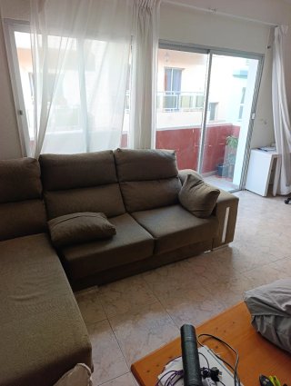 Sofá chaise longue con arcón