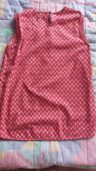 Blusa roja con estampado