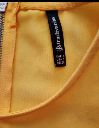 Camisa amarilla Stradivarius