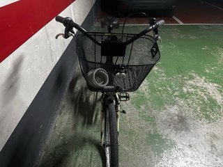 Bicicleta de paseo con cesta