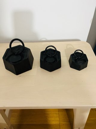 Juego de 3 pesas antiguas de hierro