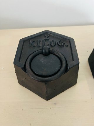 Juego de 3 pesas antiguas de hierro