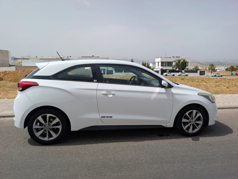 Hyundai i20 - foto 1