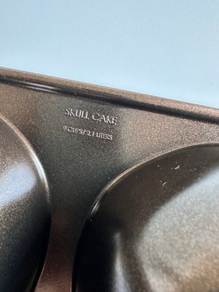 Molde Nordic Ware Haunted Skull