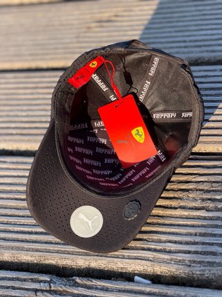Gorra Ferrari Negra