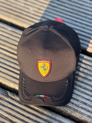 Gorra Ferrari Negra