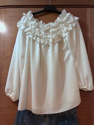 Conjunto Blusa Blanca y Pantalón Vaquero