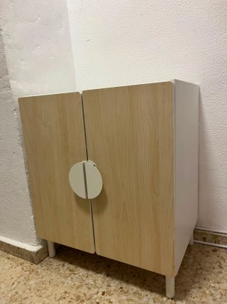 Cama litera con escritorio y armario incluido.