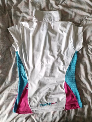 Polo Tenth blanco con detalles azul y rosa Talla L