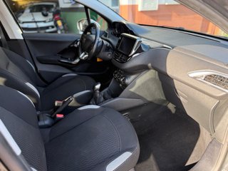 Peugeot 208 2015