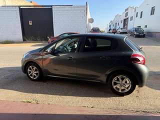 Peugeot 208 2015