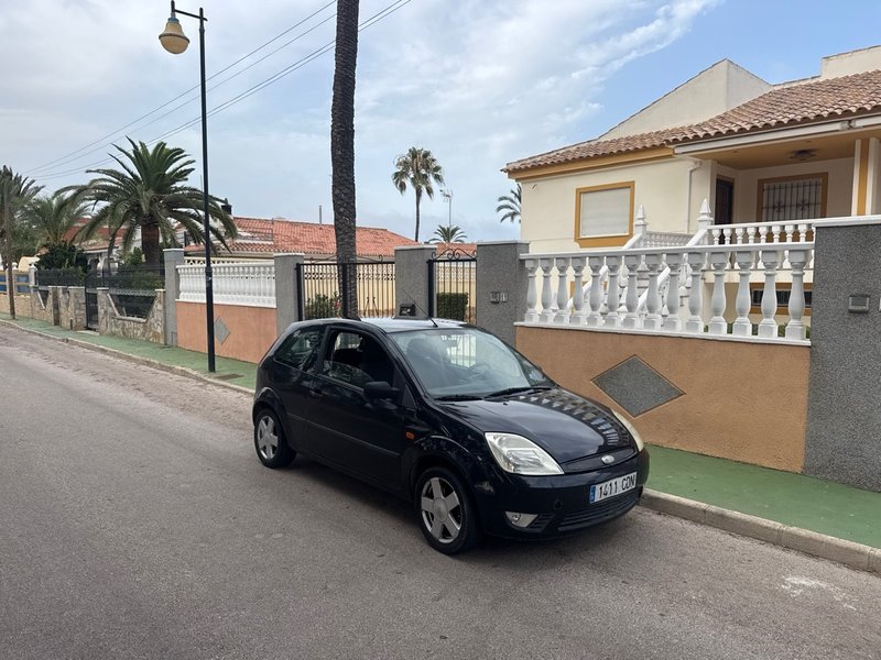 Ford Fiesta 2004 - foto 1