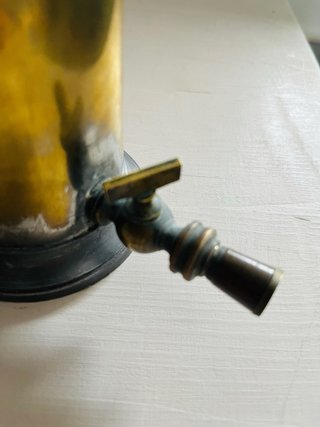 Irrigador antiguo de latón