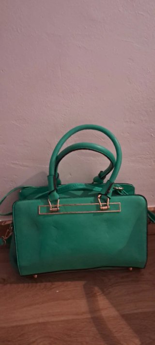 Bolso de mano verde y dorado
